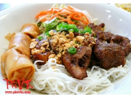 Bun Cha Gio, Thit Nuong - Vermicelli with spring rolls and grilled pork